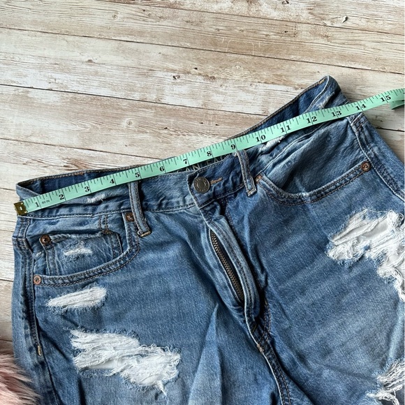 American Eagle 90s Boyfriend Short | Denim Shorts | Distressed | size 4 - Picture 7 of 8
